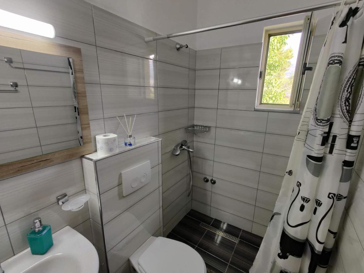 Vasil Mertiri Apartment *